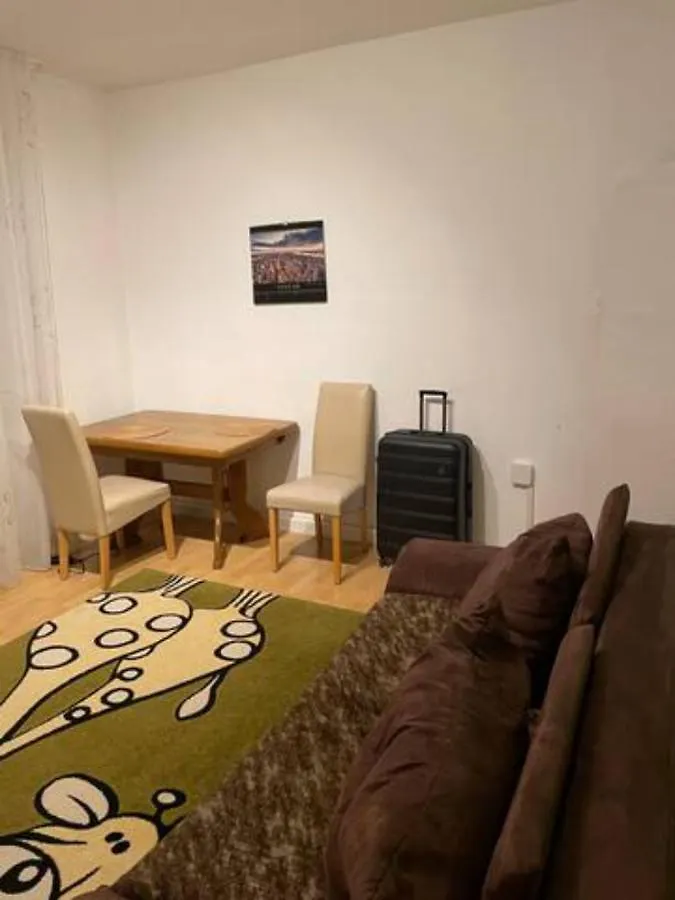 Big Room For 2 Pers, 9 Min To Trade Fare, Free Parking Frankfurt am Main
