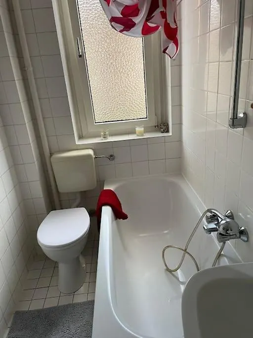 Big Room For 2 Pers, 9 Min To Trade Fare, Free Parking Frankfurt am Main